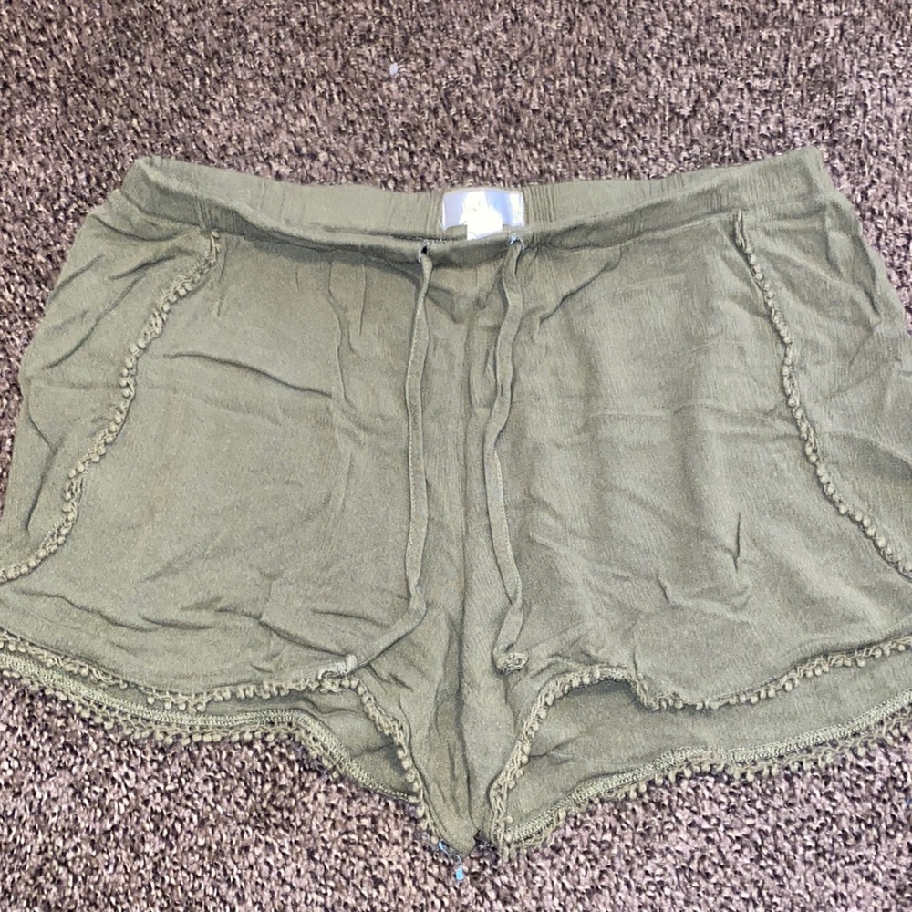 Olive green dress shorts, size XL